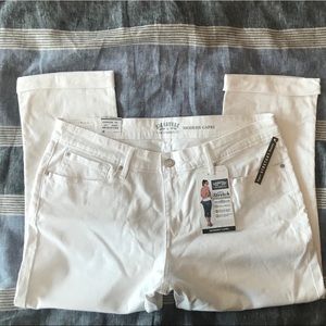 Levi Simply Stretch Modern Capri 16